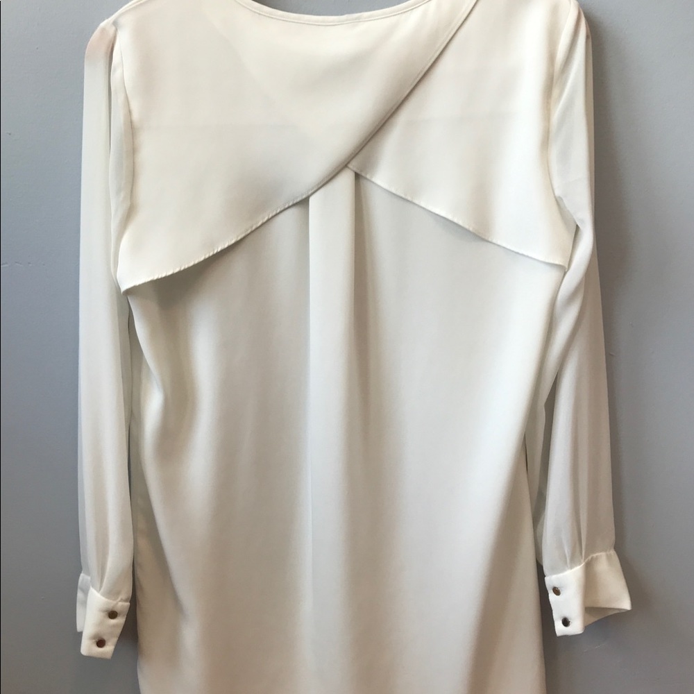 Off-white scalloped back tunic